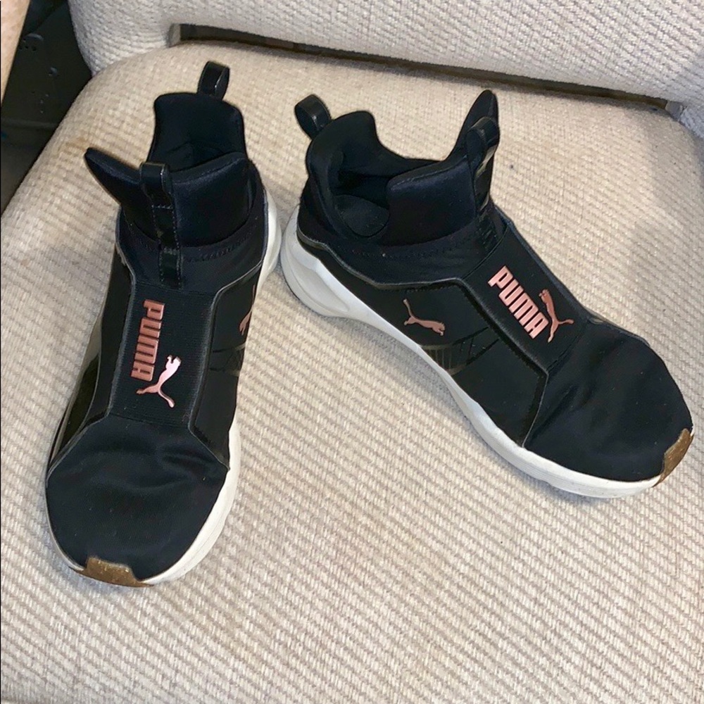 PUMA Black Laceless Running Sneakers
